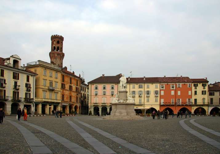 Palazzi, ville e dimore storiche a Vercelli in affitto